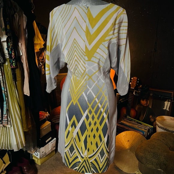 Beautiful sophisticated dress by Hype - Picture 3 of 3